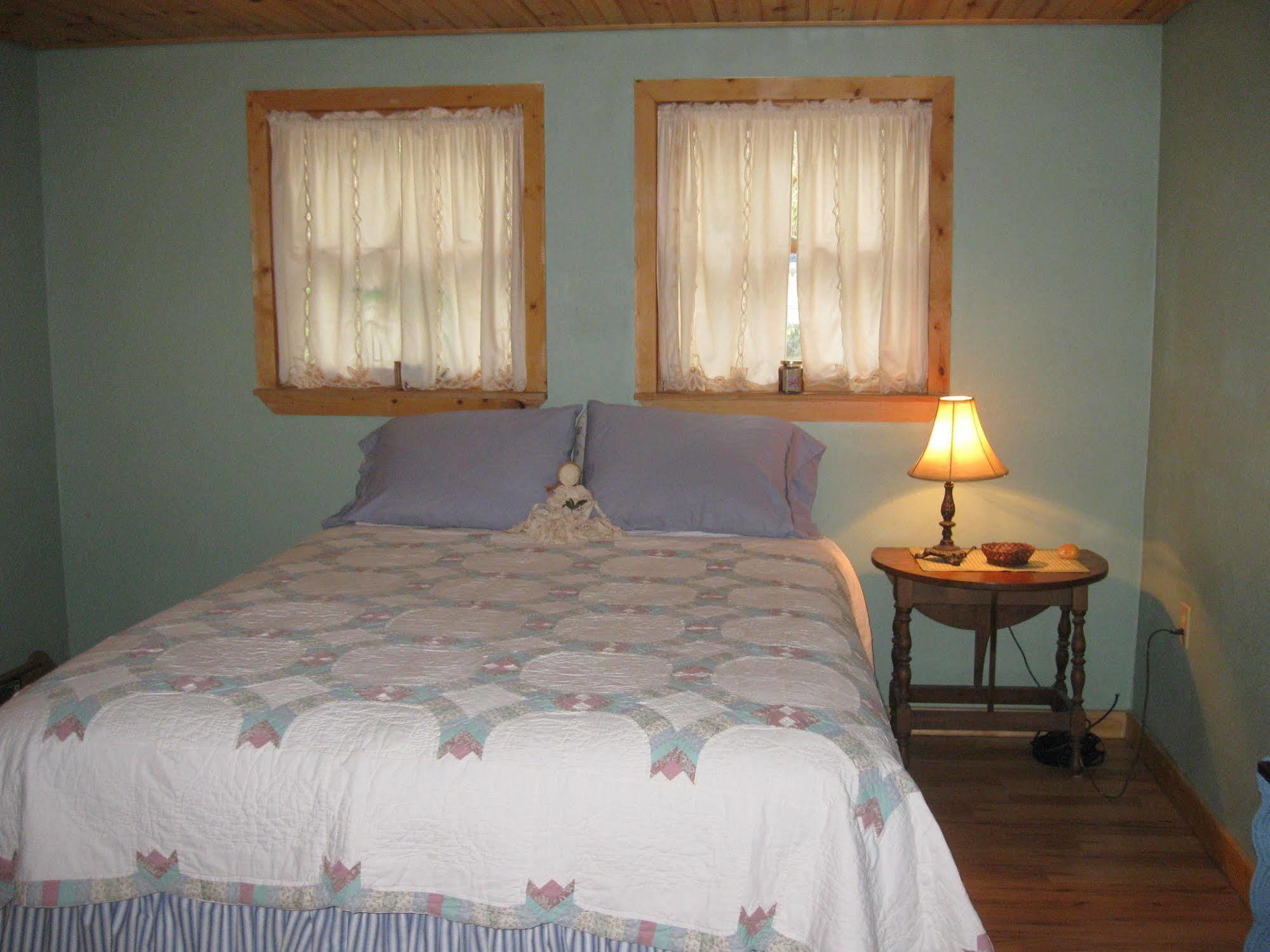 Buffalo Creek Bed And Breakfast Robbinsville Exterior photo