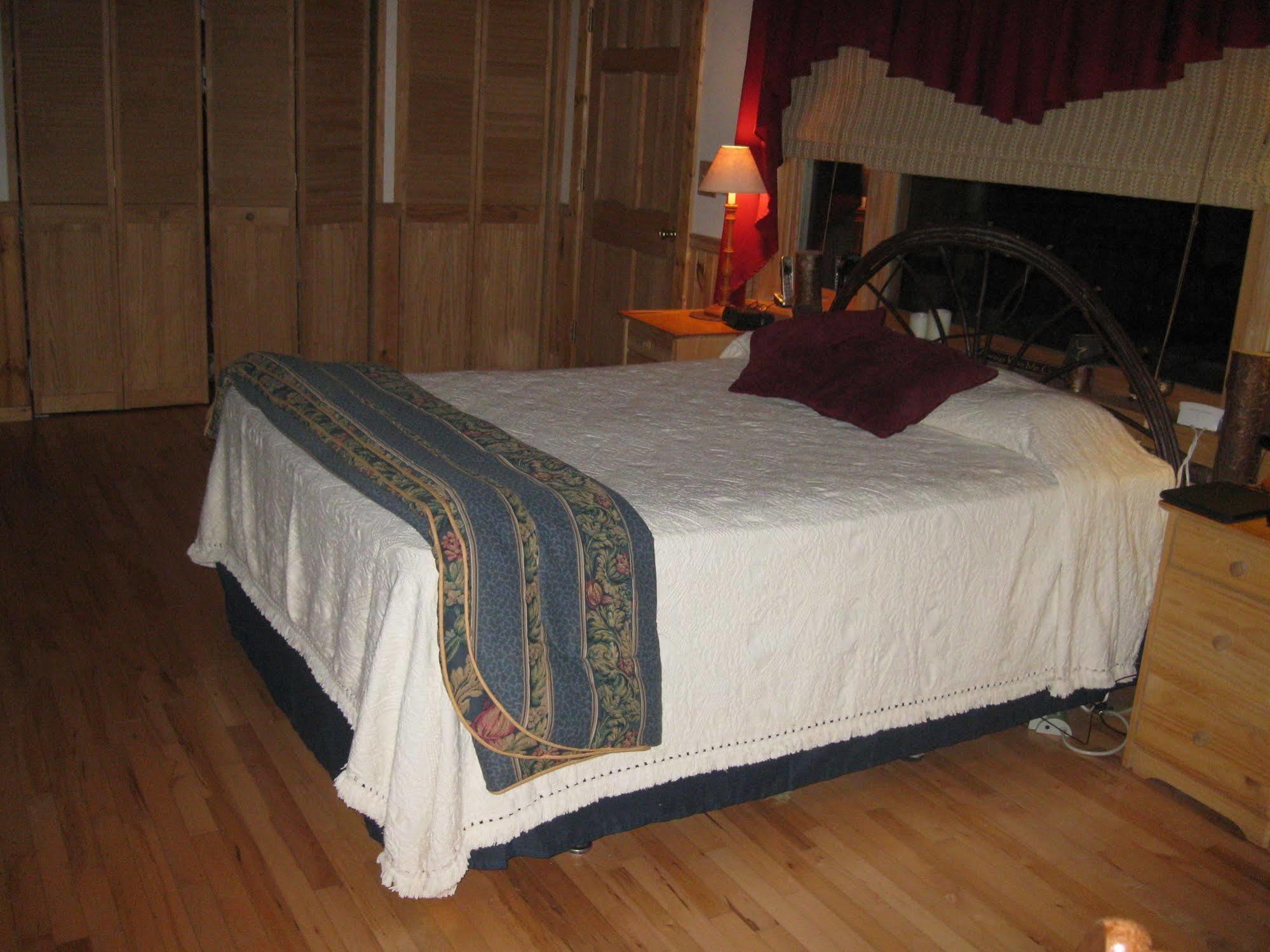 Buffalo Creek Bed And Breakfast Robbinsville Exterior photo