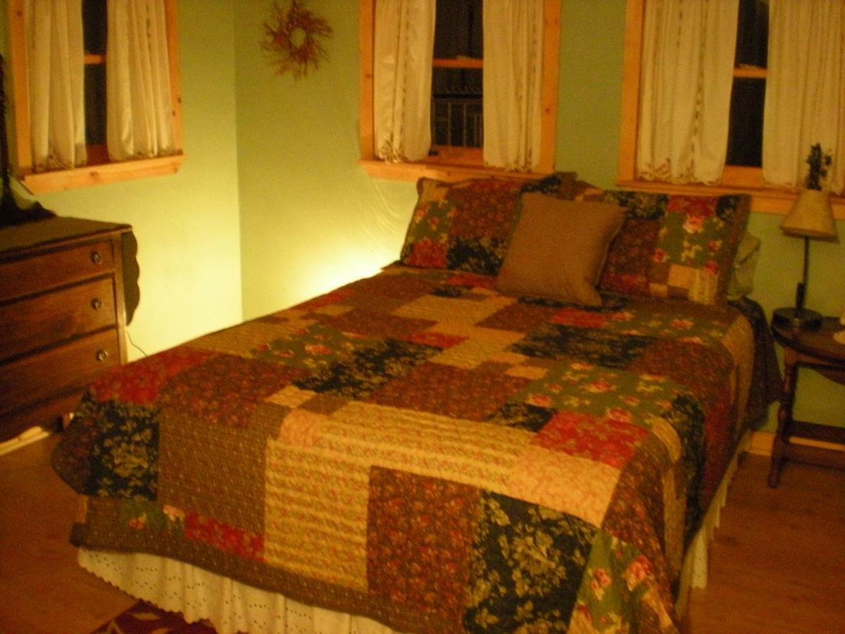 Buffalo Creek Bed And Breakfast Robbinsville Exterior photo